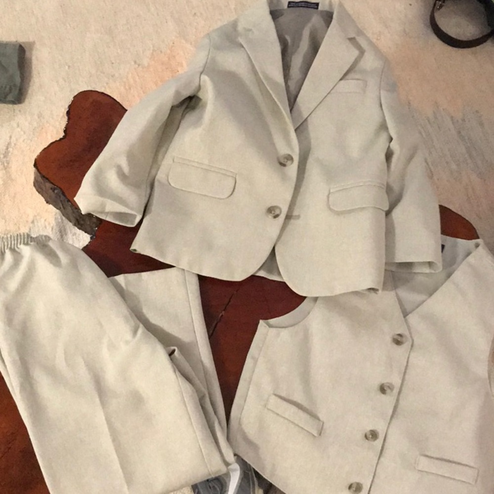 ITS WEDDING SEASON 🍾 Kids suit.